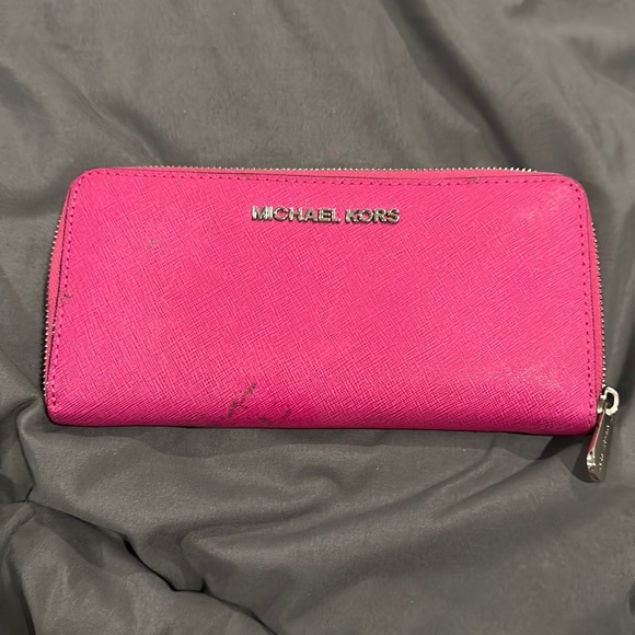 Michael Kors hot pink zip around Wallet - Picture 1 of 3